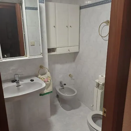 Piso De 2 Y 2 Banos Completos Con Garaje *